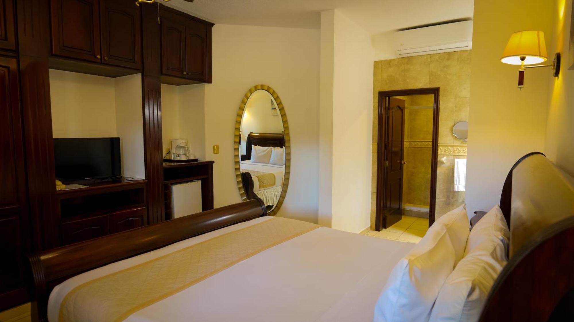 La Ensenada Beach Resort Tela Extérieur photo