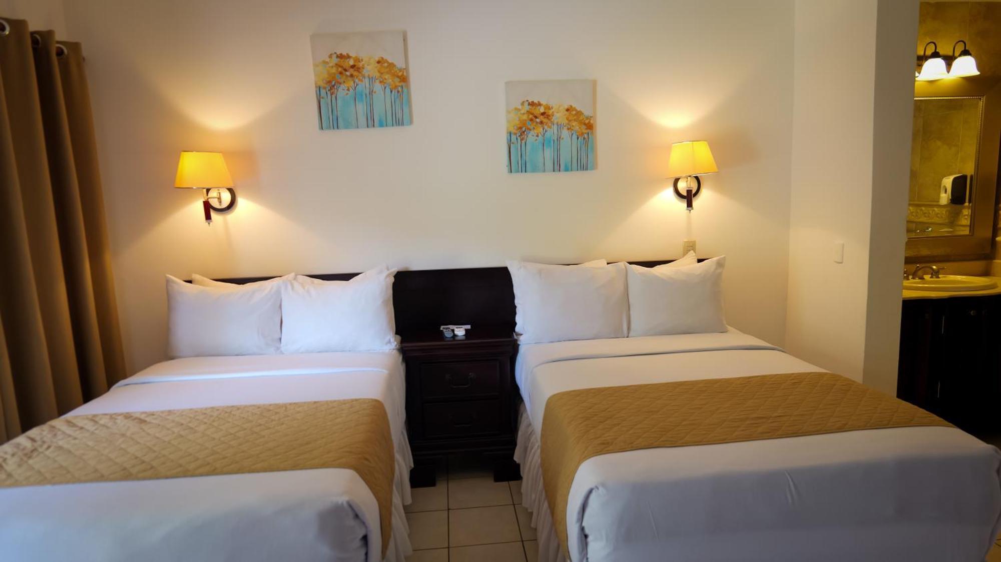La Ensenada Beach Resort Tela Extérieur photo
