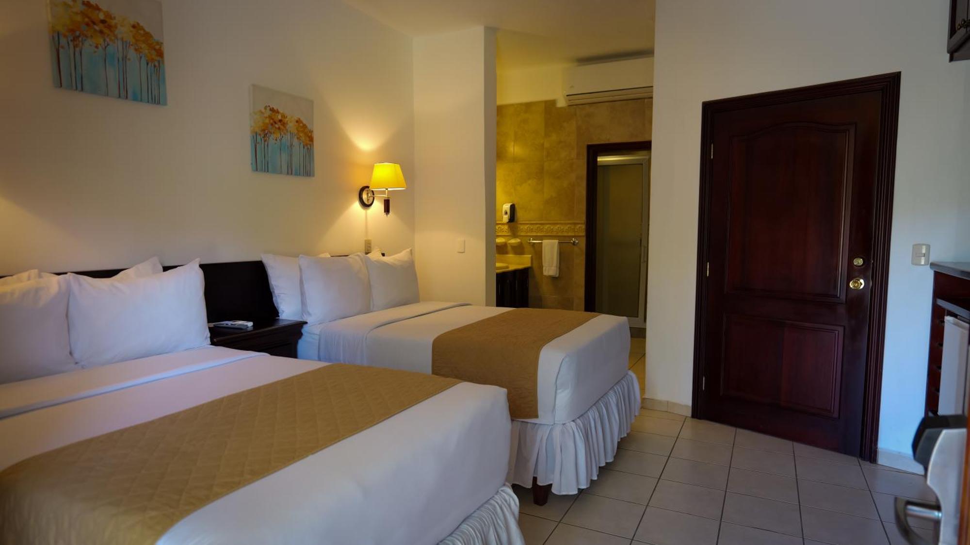 La Ensenada Beach Resort Tela Extérieur photo